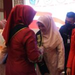 Foto Maratusholiha Nizar dikukuhkan Sebagai Bunda Literasi Kabupaten Lingga oleh Dewi Kumalasari Ansar Bunda Literasi Kepulauan Riau / Sumber Foto: Istimewa