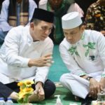 Gubernur Kepulauan Riau H. Ansar Ahmad Bersama Ustadz Das'ad Latif.