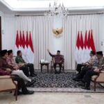 Wakil Presiden (Wapres) Ma'ruf Amin saat menerima audiensi Kepala Staf Angkatan Darat (KSAD) Jenderal TNI Dudung Abdurachman dan Ketua Majelis Ulama Indonesia (MUI) Bidang Dakwah dan Ukhuwah Cholil Nafis di kediamannya. / F. Dokumentasi SMSI