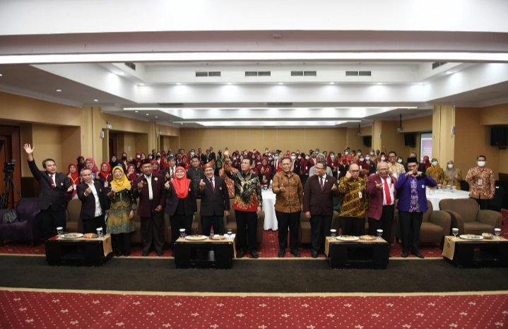 Gubernur Ansar Menghadiri Rapat Kerja Wilayah (Rakerwil) dan Training of Trainer (ToT) Persatuan Perawat Nasional Indonesia (PPNI) Provinsi Kepri di Hotel Aston Tanjungpinang.