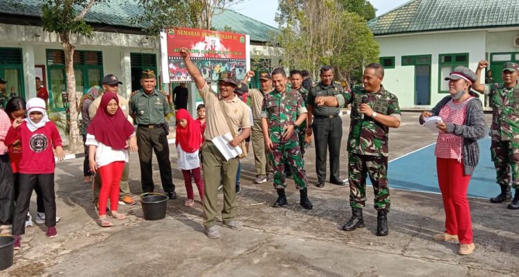 Lomba menangkap belut dalam ember, Salah satu perlombaan yang diadakan Kodim 0318/Natuna bersama masyarakat dalam rangka memeriahkan Dirgahayu RI ke 78. Selasa 15 Agustus 2023, Selasa (15/08/2023). / F. Erwanto