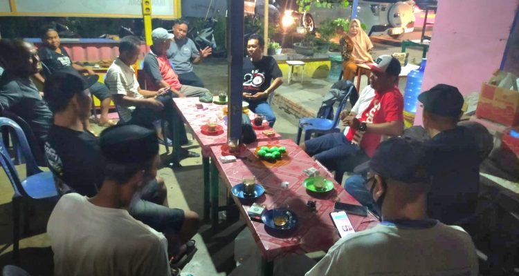 Simpul Mileanies Kabupaten Pinrang melakukan rapat koordinasi untuk menyambut kedatangan Capres nomor urut 1 Anies Baswedan di Sulawesi Selatan, Sabtu (03/02/2024) malam / F. Asri Tadda