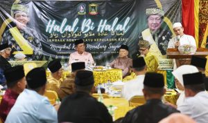 Gubernur Kepulauan Riau H. Ahmad Ansar saat menghadiri Halal Bihalal dengan Pengurus dan Keluarga Besar LAM Kepri dalam acara Halalbihalal, di Kantor Sekretariat LAM Kepri, Tanjungpinang/F: Diskominfo Kepri