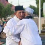 Gubernur Kepulauan Riau H. Ansar Ahmad saat Menghadiri Sholat Idul Fitri di Pelataran Kantor Bupati Lingga, Daik/F: Diskominfo Kepri