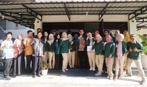 Gubernur Kepulauan Riau H. Ansar Ahmad saat berkunjung ke Rumah Singgah Mahligai Keris, Sekupang, Batam/F: Diskominfo Kepri