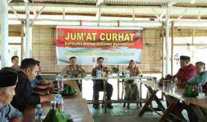Kapolres Bintan melaksanakan Jumat curhat bersama masyarakat Malang Rapat/F. Humas Polres Bintan