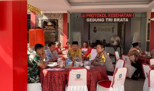 Sekda Kota Tanjungpinang, Zulhidayat menghadiri halal bi halal yang dilaksanakan Polresta Tanjungpinang, Jum'at (26/4). / Foto: Diskominfo Kota Tanjungpinang