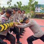 Personel Polres Bintan menggelar latihan Dalmas (Pengendalian Massa) yang dilaksanakan di Lapangan Bhayangkara Polres Bintan/Foto. Kasihumas Polres Bintan